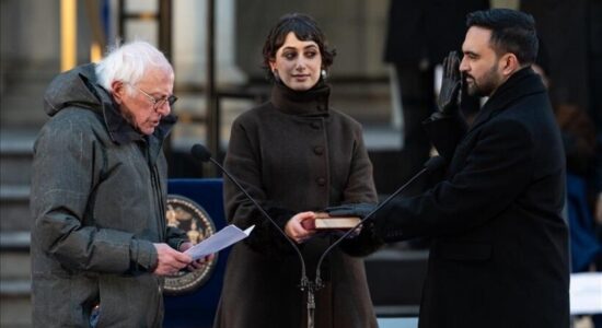 Kryebashkiaku i New Yorkut, Mamdani, bëri betimin mbi Kuranin e shekullit të 18-të të kopjuar në Sirinë Osmane