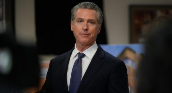 Guvernatori amerikan akuzon Trumpin se po përpiqet të “nxitë luftë civile”