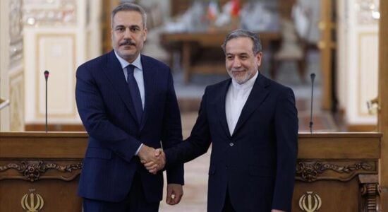 Kryediplomati turk dhe homologu iranian diskutuan mbi hapat për uljen e tensioneve rajonale