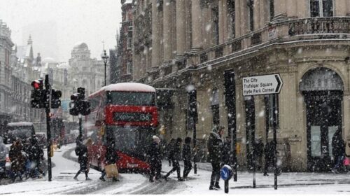 Britani e Madhe, mbyllen shkollat dhe anulohen fluturimet për shkak të dimrit të ashpër