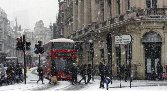 Britani e Madhe, mbyllen shkollat dhe anulohen fluturimet për shkak të dimrit të ashpër