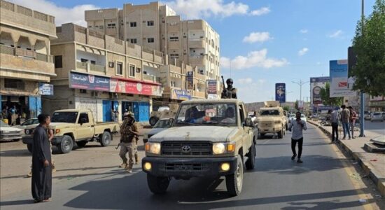 Ish-lideri separatist zotohet nga Emiratet e Bashkuara Arabe për të krijuar shtetin e Jemenit të Jugut