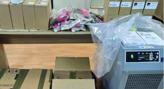 Doganat e Maqedonisë sekuestrojnë mbi 100 telefona, 2.3 tonë banane dhe qindra produkte të tjera