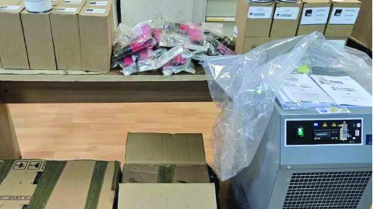 Doganat e Maqedonisë sekuestrojnë mbi 100 telefona, 2.3 tonë banane dhe qindra produkte të tjera