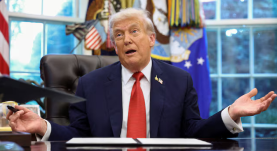 Trump paralajmëron Iranin: Nëse qëlloni protestuesit, do të godasim fort