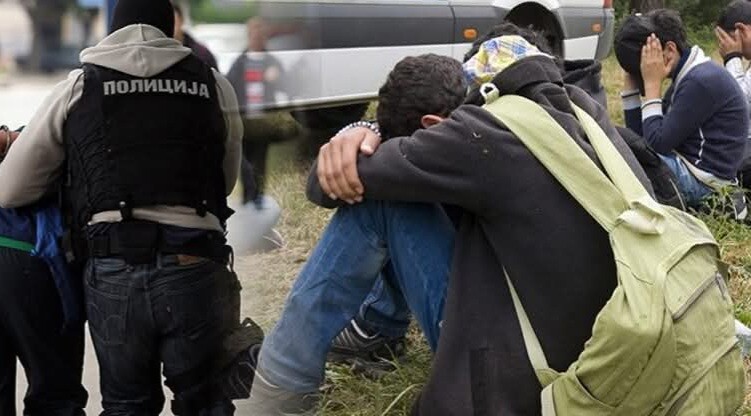 Dy turq kapen nga policia me katër emigrantë ilegalë në Gjevgjeli