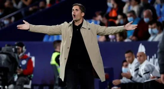 Përdorte ChatGPT për taktika dhe vendime, drejtuesit e klubit shkarkuan trajnerin pasi po i rrëzonte nga kategoria