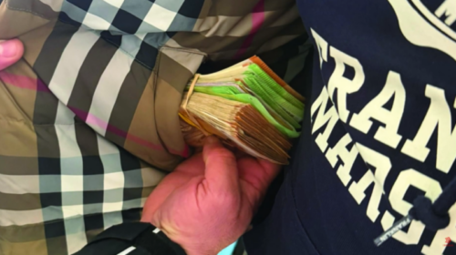 (VIDEO) Dogana sekuestron deviza, ar, cigare dhe bizhuteri