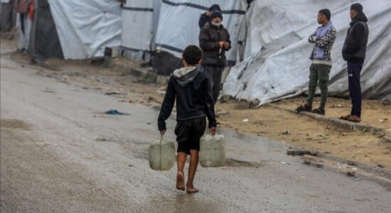 Kushtet e pafavorshme të motit thellojnë dramën e të zhvendosurve në Gaza