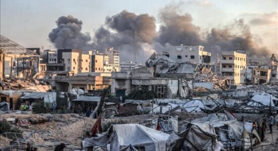 Izraeli shkel përsëri armëpushimin me një sulm ndaj një kampi tendash në Gaza