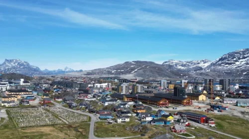 Ushtarët e parë nga vendet evropiane mbërrijnë në Grenlandë