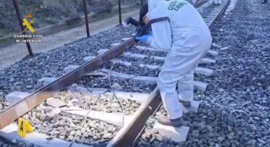 Aksidenti hekurudhor në Spanjë, në fokus të hetimeve çarja 30 cm e shinës