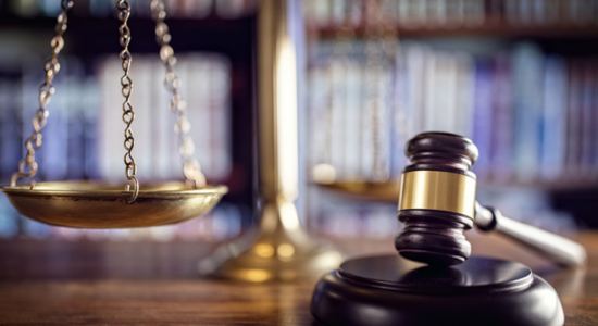 385 studentë shqiptarë kërkojnë që provimi i jurisprudencës të mbahet edhe në gjuhën shqipe