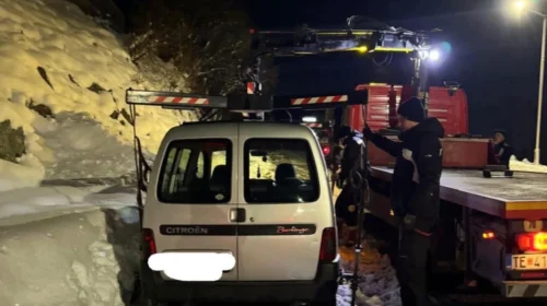 Qendra e skijimit “Kodra e Diellit”: Pronarët e veturave të parkuara përgjatë rrugës në ski-qendrën t’i largojnë menjëherë automjetet e tyre