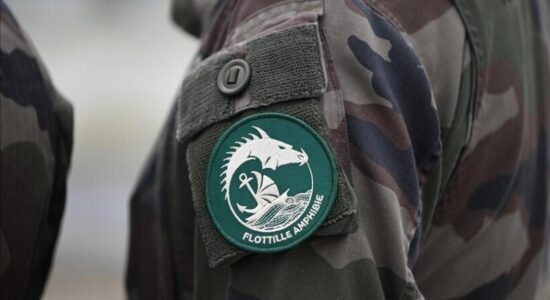 Marina franceze sekuestroi një cisternë nafte të lidhur me Rusinë në Detin Mesdhe