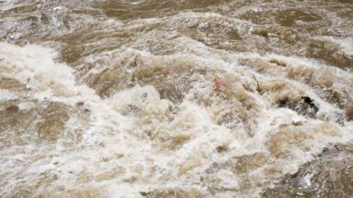 Përmbytje në disa zona të Kosovës, disa komuna shtynë rinisjen e mësimit