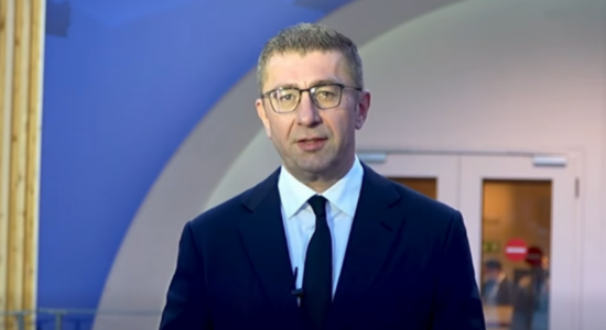 Mickoski para investitorëve në Davos i prezantoi projektet “Ura e Boshkut” dhe “Çebren dhe Galishte”