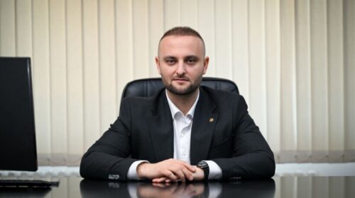 (VIDEO) Muamer Seferi emërohet drejtor i ndërmarrjes “Parqe dhe Gjelbërime”