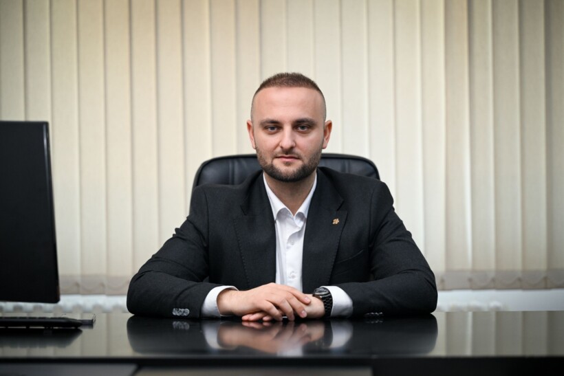 (VIDEO) Muamer Seferi emërohet drejtor i ndërmarrjes “Parqe dhe Gjelbërime”