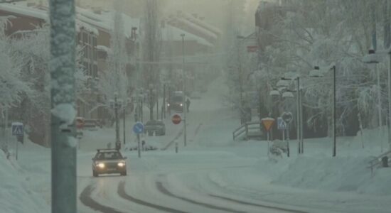 Bora “mbërthen” Europën/ Anulohen qindra fluturime në Holandë, probleme edhe në Paris
