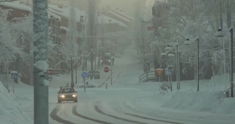 Bora “mbërthen” Europën/ Anulohen qindra fluturime në Holandë, probleme edhe në Paris