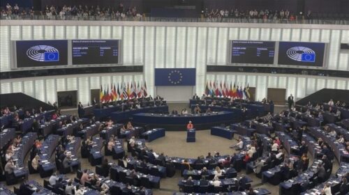 Irani zotohet të “aplikojë reciprokisht çdo kufizim” pasi Parlamenti Evropian ndaloi hyrjen e diplomatëve të tij