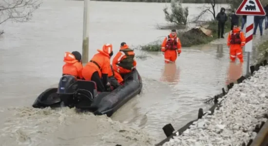 Përmbytjet shkatërrojnë fermat dhe bujqësinë në Shqipëri, humbje deri në 150 milionë euro