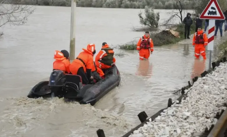 Përmbytjet shkatërrojnë fermat dhe bujqësinë në Shqipëri, humbje deri në 150 milionë euro