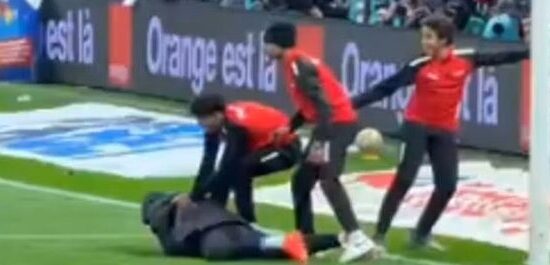 Kaos në finalen e Kupës së Afrikës: luftë për ‘të vjedhur’ peshqirin e portierit Mendy…