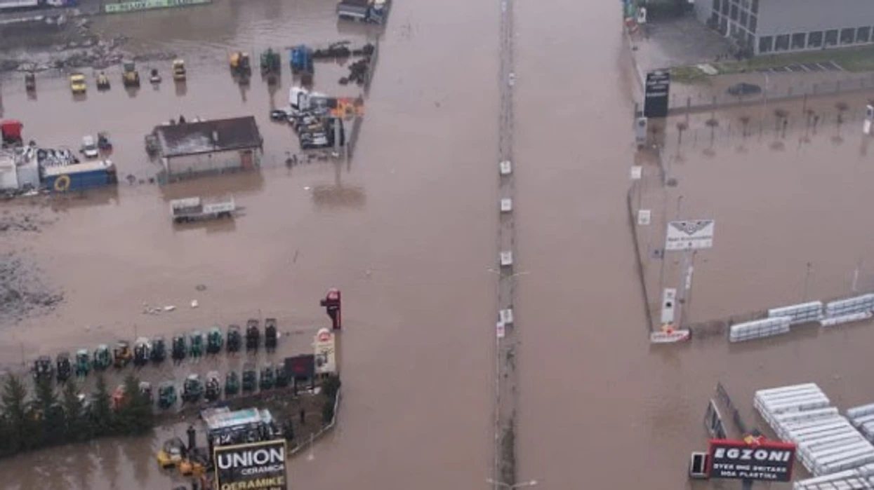 Bllokimi i rrugës Prishtinë Ferizaj për shkak të reshurave   pamje nga droni