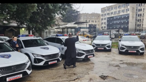 (VIDEO) Prifti bekoi makinat e policisë, BDI kërkoi përgjegjësi