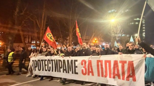 Protestojnë punëtorët: Rroga minimale të jetë 600 euro, të ulen pagat e funksionarëve