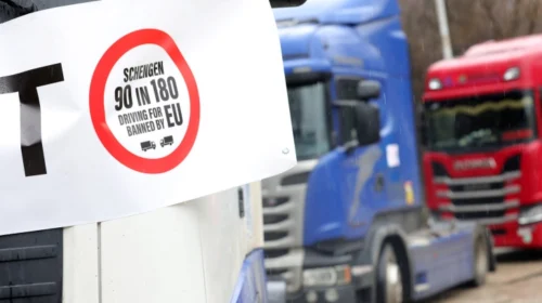 Komunikacioni ngarkues për të tretën ditë i bllokuar, nëse nuk ka zgjidhje do të ndalet edhe transporti ndërkombëtar i autobusëve