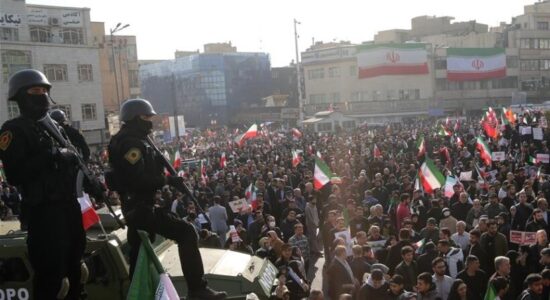 SHBA-ja u bën thirrje qytetarëve amerikanë: Largohuni menjëherë nga Irani