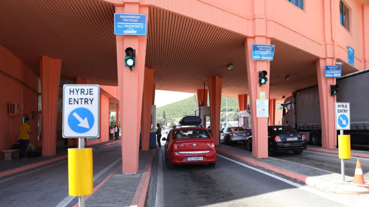 Digjet automjeti në vendkalimin kuftiar në “Qafëthanë”