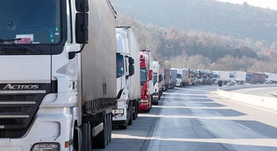 Nga e hëna bllokadë për trafikun e mallrave nëpër pikat kufitare në vend