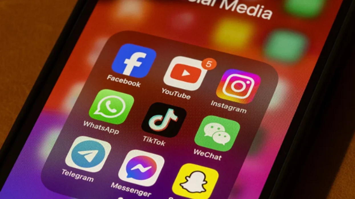 Franca do ta ndjek shembullin e Australisë për rrjetet sociale