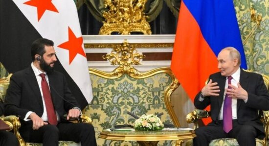 Kremlini: Prania e bazave ushtarake ruse në Siri u diskutua në bisedimet Putin–Sharaa në Moskë