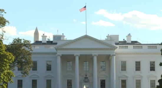 (VIDEO) Pushteti dhe opozita zihen nëse vendi është futur në “listë të zezë amerikane”