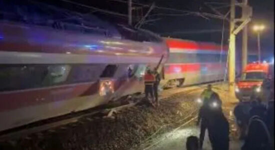 Dy të vdekur në Spanjë pasi dy trena dalin nga shinat