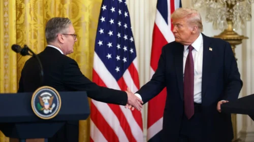 Starmer telefonon Trump: Vendosja e tarifave ndaj aleatëve të NATO-s është e gabuar