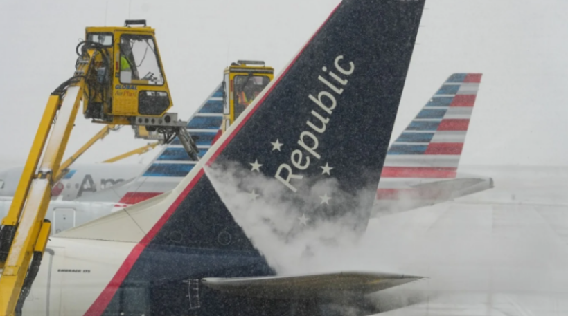 Stuhia e akullt në SHBA  rreth 4 000 fluturime anulohen për shkak të valës historike të motit të keq