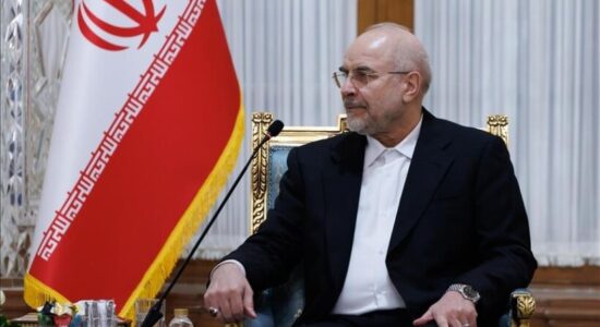 Irani: Izraeli, ushtria amerikane dhe qendrat detare do të jenë “objektiva legjitime” nëse Washingtoni sulmon