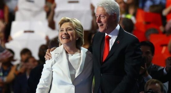 Clintonët refuzojnë të dëshmojnë në hetimin e Dhomës së Përfaqësuesve për Epsteinin