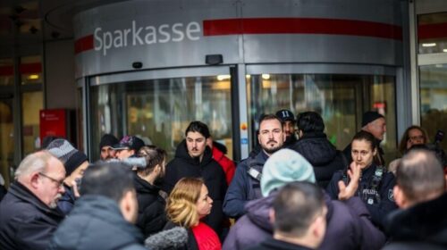 Skandali në bankën Sparkasse në Gjermani: Viktimat thonë se turqit dhe arabët u grabitën qëllimisht