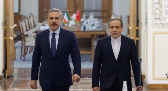 Ministri i Jashtëm turk Fidan zhvillon bisedë telefonike me homologun iranian