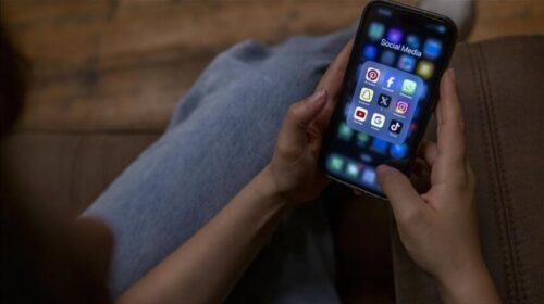 Kryeministri finlandez mbështet ndalimin e përdorimit të medias sociale për fëmijët nën 15-vjeç