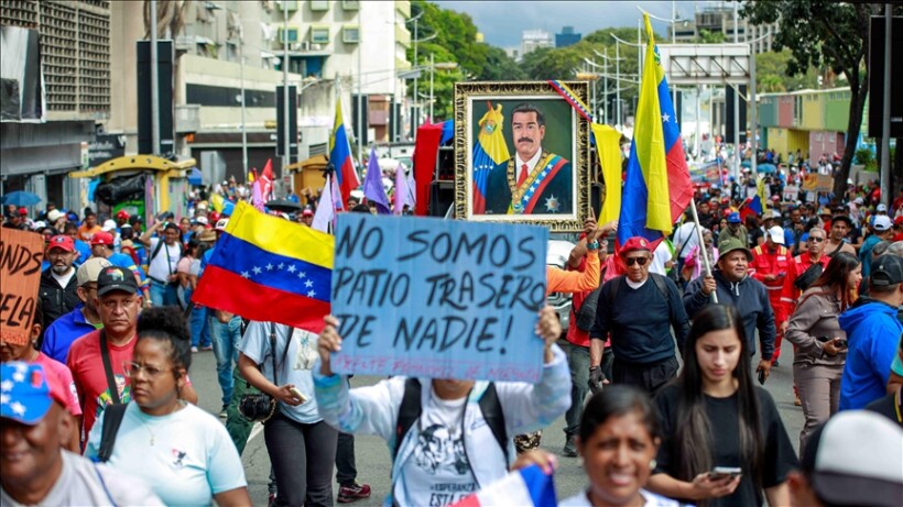 Mijëra njerëz marshojnë në Venezuelë duke kërkuar lirimin e presidentit të kapur Maduro