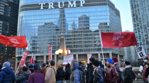 Protestuesit në Chicago marshojnë drejt Trump Tower kundër politikës ndaj Venezuelës dhe masave ndaj imigracionit