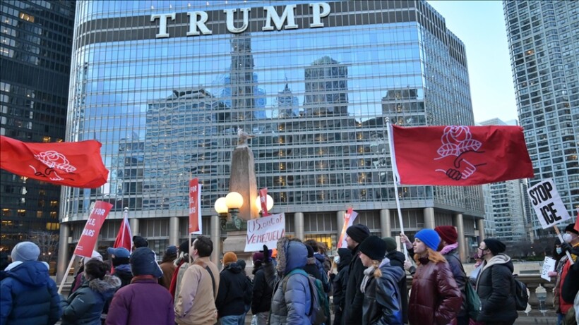 Protestuesit në Chicago marshojnë drejt Trump Tower kundër politikës ndaj Venezuelës dhe masave ndaj imigracionit